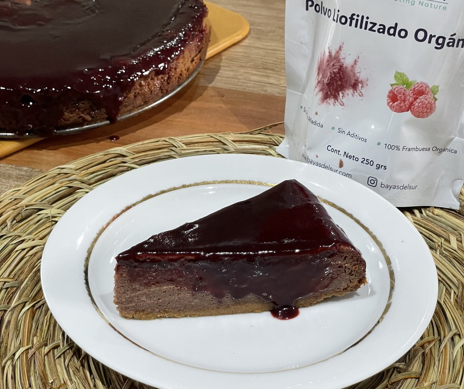 Cheesecake de frambuesa con polvo liofilizado de Bayas del Sur